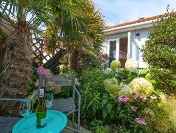 Vacation Rental for 4 Guests in Kewstoke, North Somerset, Picture 1