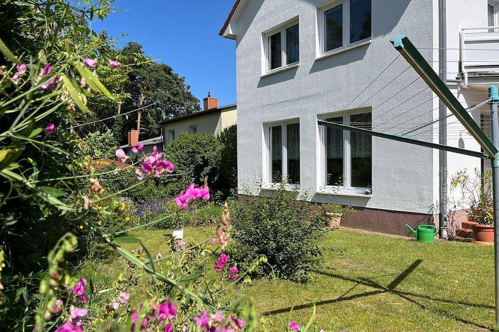 Ganze Wohnung, M9 Ferienwohnung mit Balkon am Waldrand im Ostseeland - 4-Raum-Fewo, Kaminofen, in Neubukow, Neubukow-Salzhaff