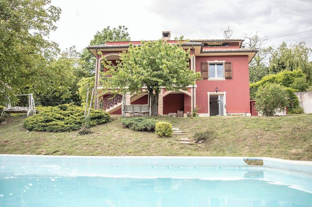 Villa Patty - Casa vacanze con piscina ad Apecchio | Fino a 20 ospiti in Apecchio, Valle del Metauro