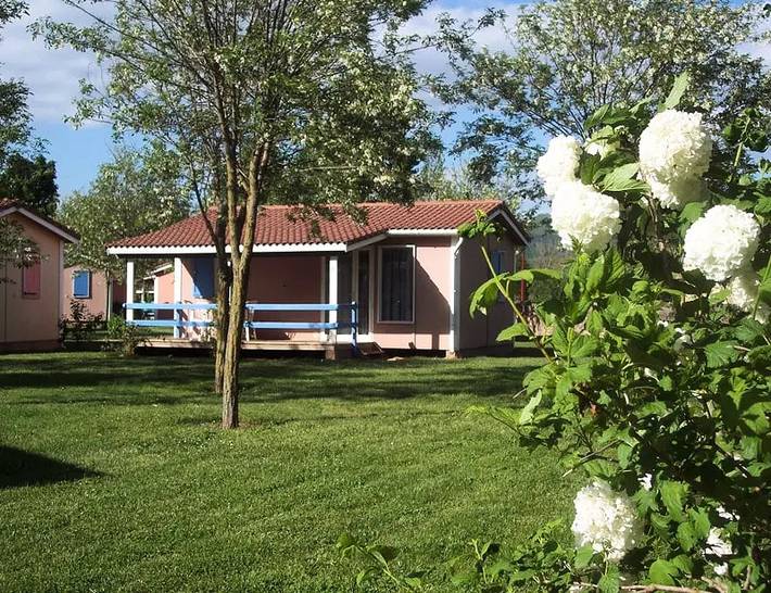 Gîte pour 2 personnes, avec Terrasse ainsi que Piscine et Vue à Montlaur (Midi-Pyrénées)