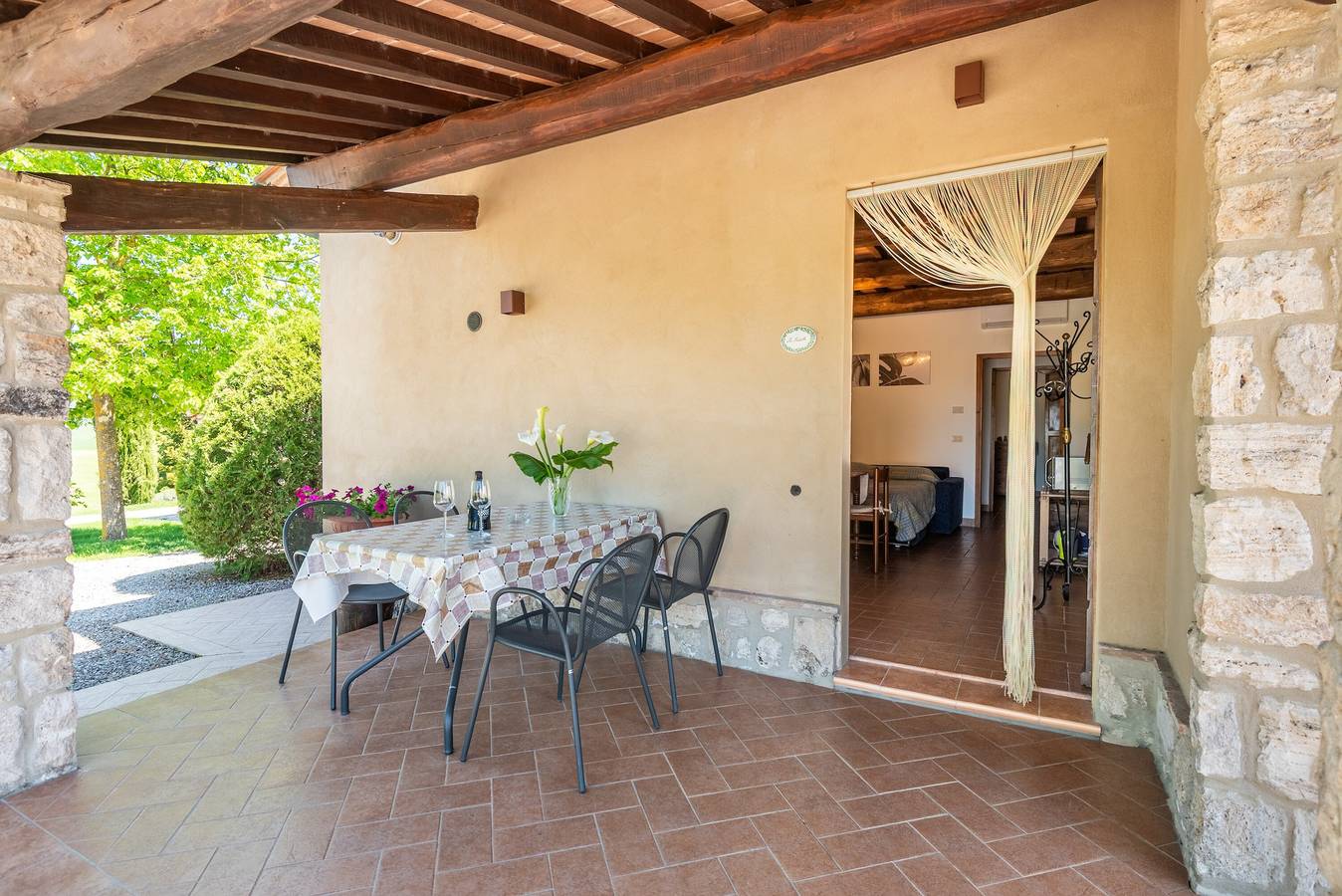 Entire apartment, Apartment 'Mostella' with Shared Pool, Wi-Fi and Air Conditioning in Gallina, Castiglione d'Orcia region
