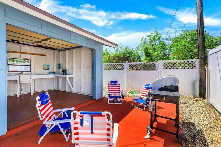 Vacation home for 6 people, with terrace and yard, with pets in Marco Island