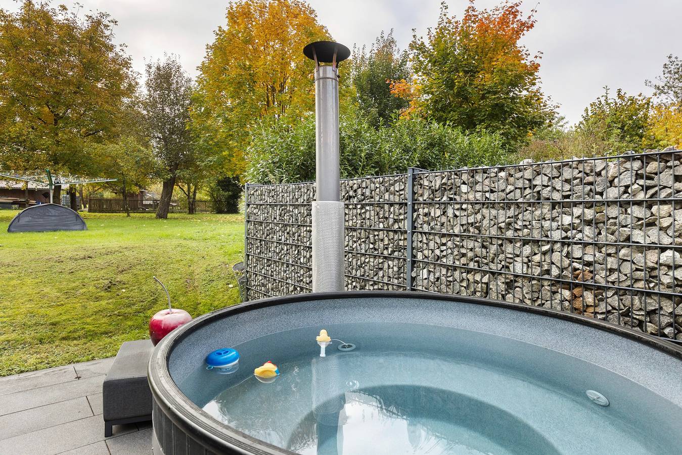 Ganze Wohnung, Apartment 'Helgas Horizon' mit privater Terrasse, Wlan und Hot Tube in Rottweil, Mittlerer Schwarzwald