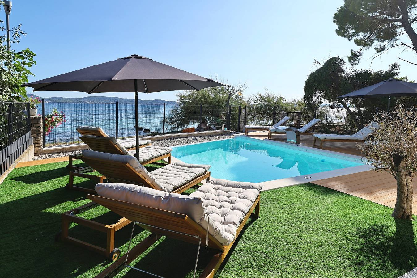 Beachfront Almare Retreat in Sukosan, Zadar
