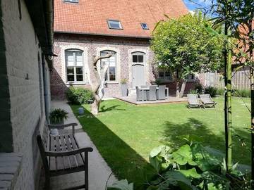 Location de vacances pour 4 personnes, avec jardin à Herzeele