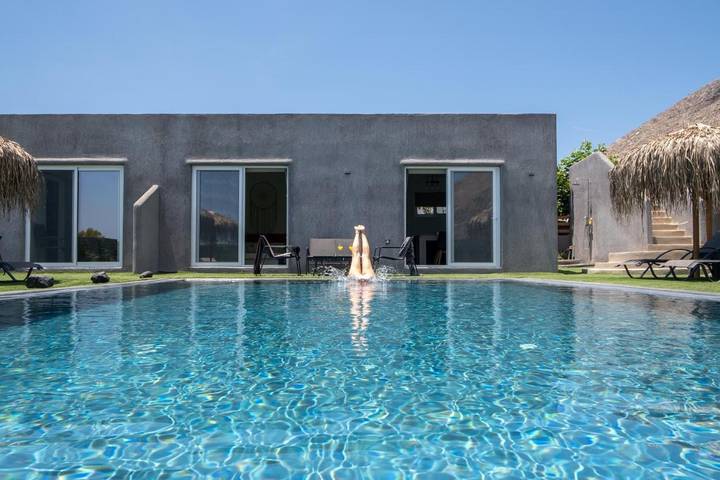 Villa voor 4 personen, with uitzicht and zwembad as well as tuin op Santorini