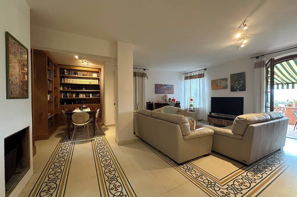 Villa Camilla 10P by Villasretreats, W/Pool, A/C, Speed Wifi, near 5 Terre in Sarzana, Regionaal Natuurpark Montemarcello-Magra-Vara