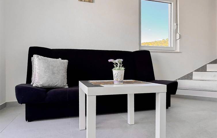 Charmante Ferienwohnung in Küstennähe mit Pool und WLAN – Kurzurlaub in Necujam in Necujam, Solta