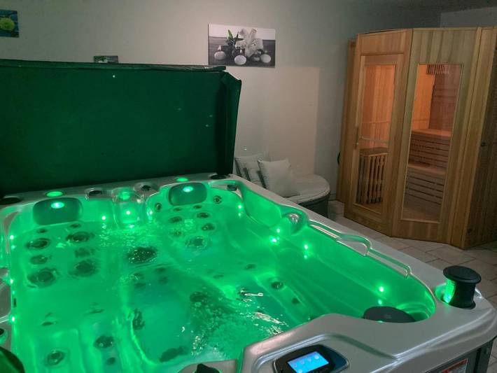 Appartement de vacances pour 4 personnes, avec sauna ainsi que terrasse et jacuzzi
