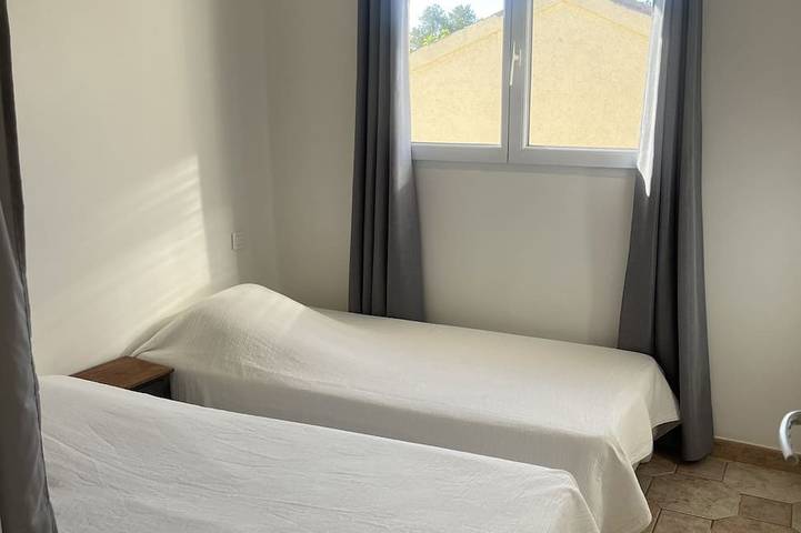 Villa pour 4 personnes, avec terrasse ainsi que jardin et piscine dans Fautea - 2
