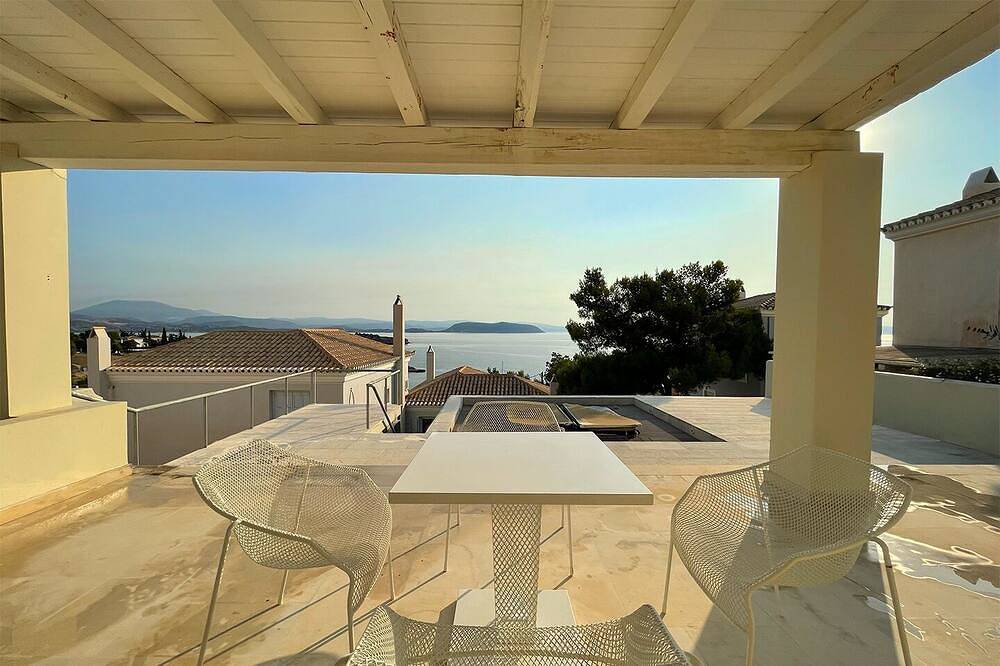 Seafront architectural villa in exclusive Aghios Emilianos. Incredible views! in Ververouda, Porto Heli