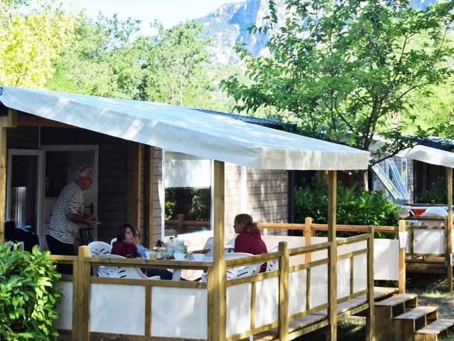 Camping Tikayan Saint Clair - Mobilhome 6 personnes - Mobil-home Montana Confort 3 Pièces 4/6 Personnes Climatisé + Tv in Moustiers-Sainte-Marie, Parc naturel régional du Verdon