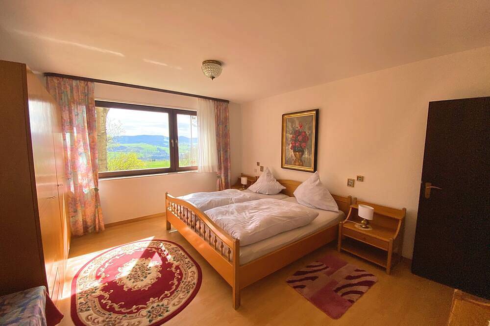 Ganze Wohnung, Gemütliche Ferienwohnung mit Panoramablick in Gersfeld, Rhön-Hessen