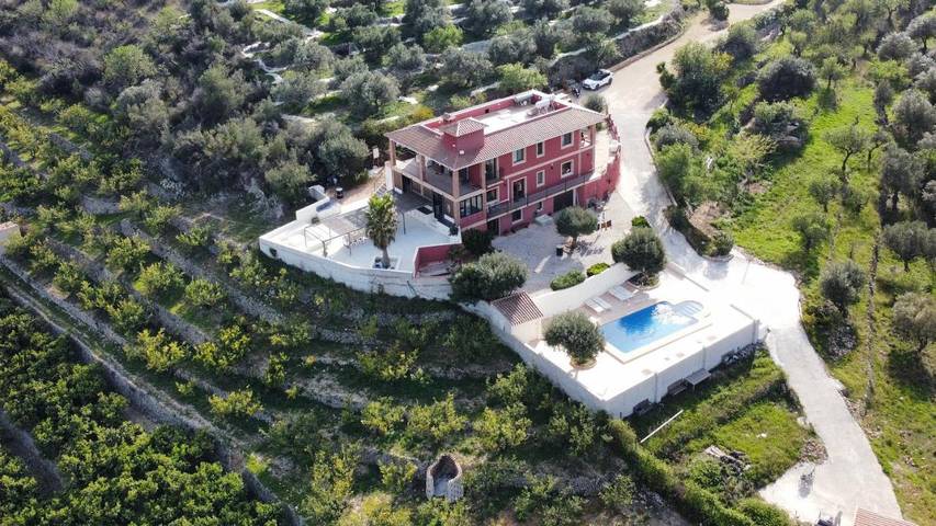 Gîte pour 4 personnes, avec jardin ainsi que piscine et vue, animaux acceptés à Bolulla
