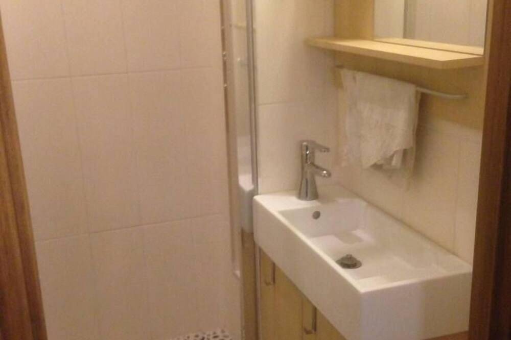 Appartement entier, Studio Paris Quartier Saint Placide in Paris, Île de France