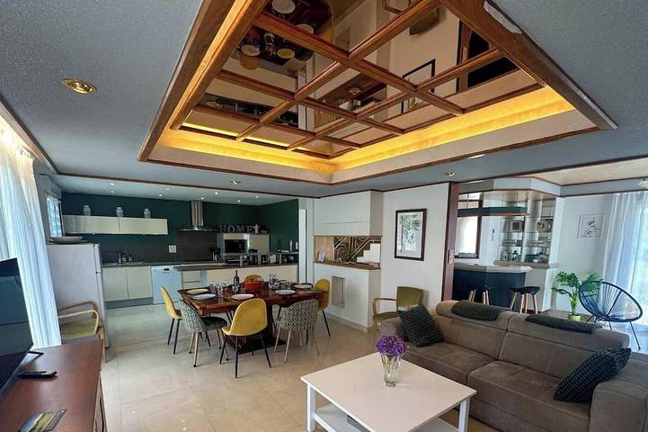 Gîte pour 10 personnes, avec balcon et jardin à Brélès