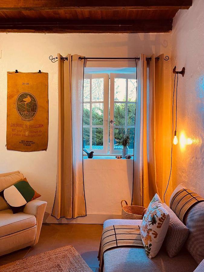 Location de vacances pour 8 personnes, avec vue ainsi que jardin et piscine, adapté aux familles à Bussière-Badil - 4