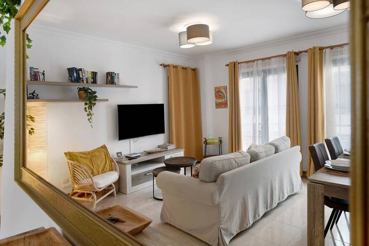Ganze Wohnung, Ferienwohnung 'Alpispa' mit Balkonen und WLAN in Arrecife Centro, Arrecife