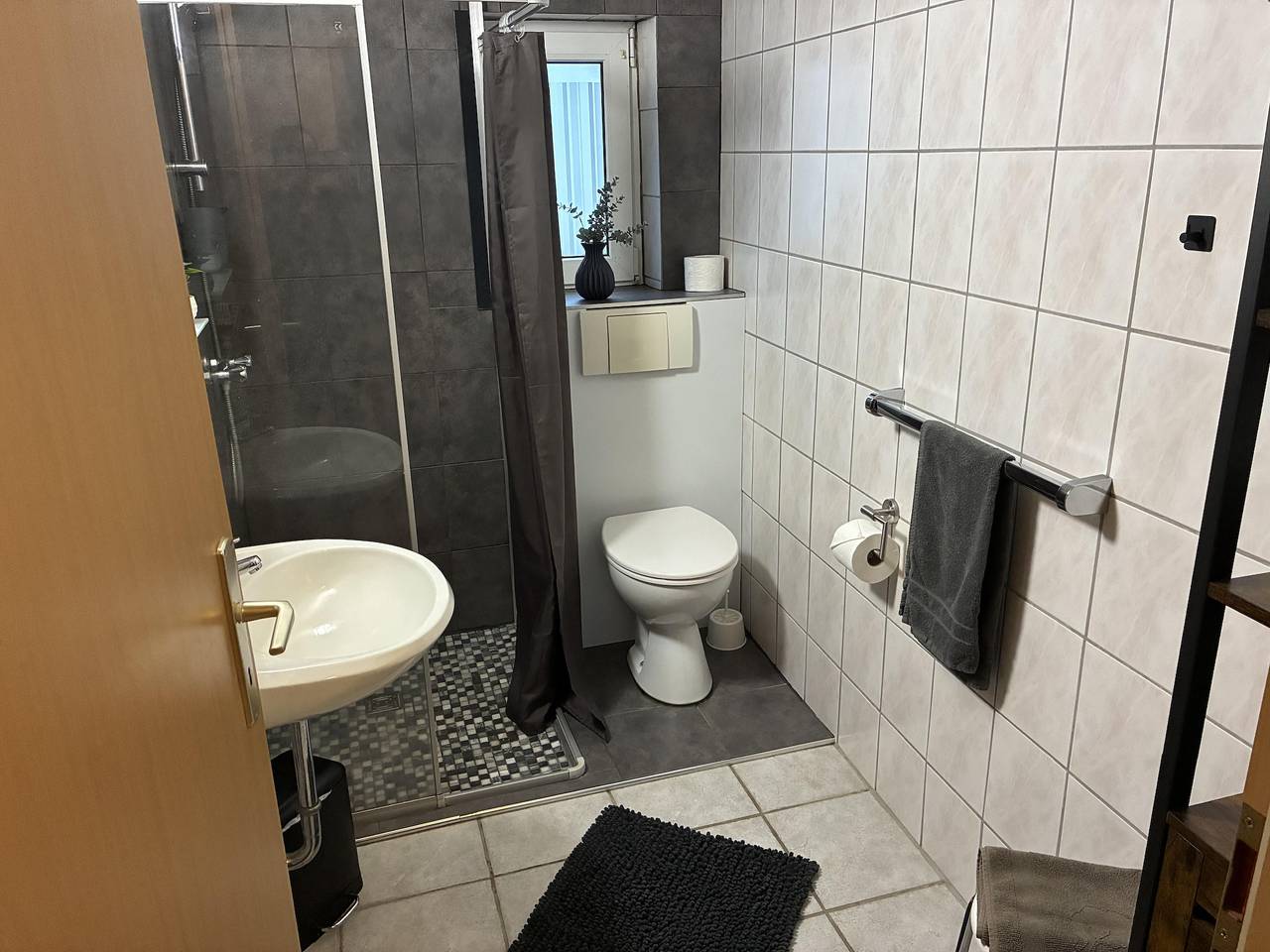 Ganze Ferienwohnung, Wohnung 2, 2 Schlafzimmer in Daun, Vulkaneifel