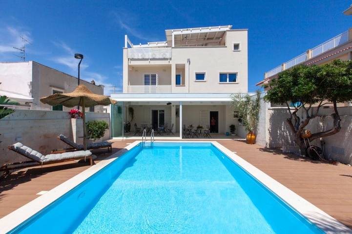 Chambre d’hôte pour 2 personnes, avec Terrasse ainsi que Piscine et Vue à Mola di Bari