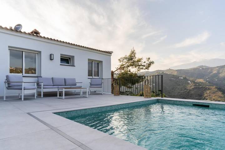 Chalet para 4 personas, con piscina además de balcón y vistas - 1