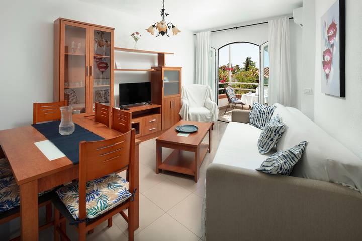 Ganze Wohnung, Ferienwohnung 'M - 1' mit Gemeinschaftspool, Privatterrasse und WLAN in Torrox Costa, Torrox