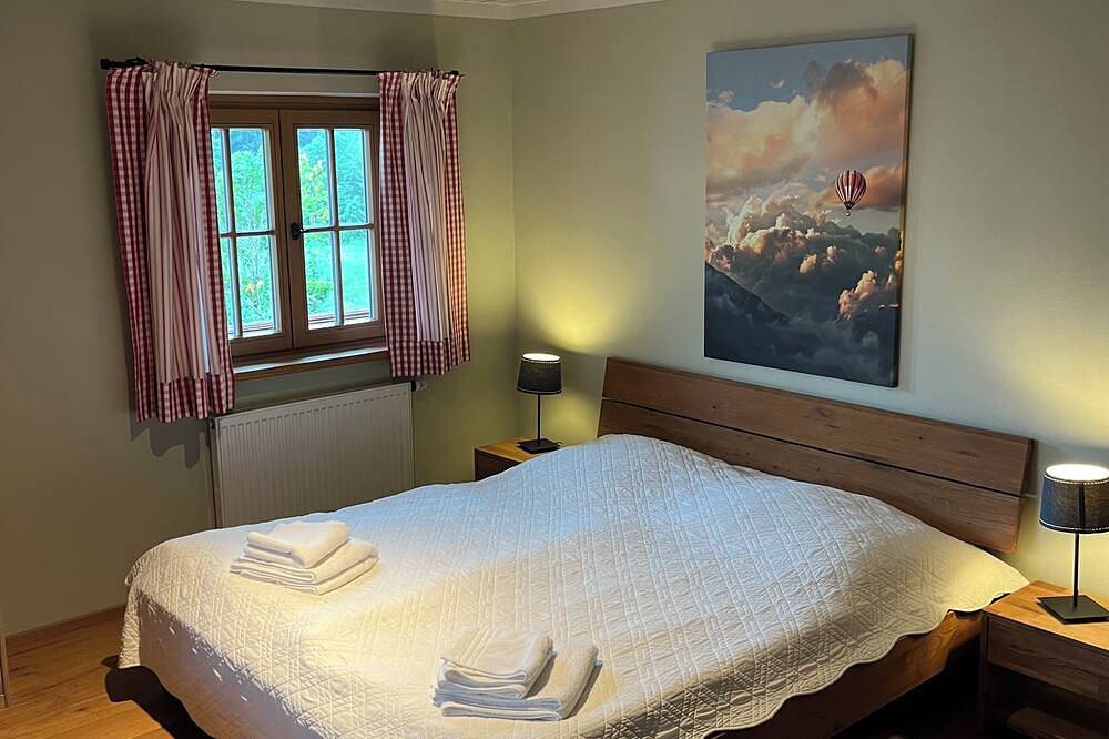 Gemütliches Ferienhaus mit Sonnenterrasse, Wellnessbereich & Garten, ca. 260 qm in Reit im Winkl, Bayerische Alpen