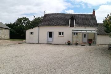 Gîte pour 5 personnes, avec jardin à Azay-le-Ferron