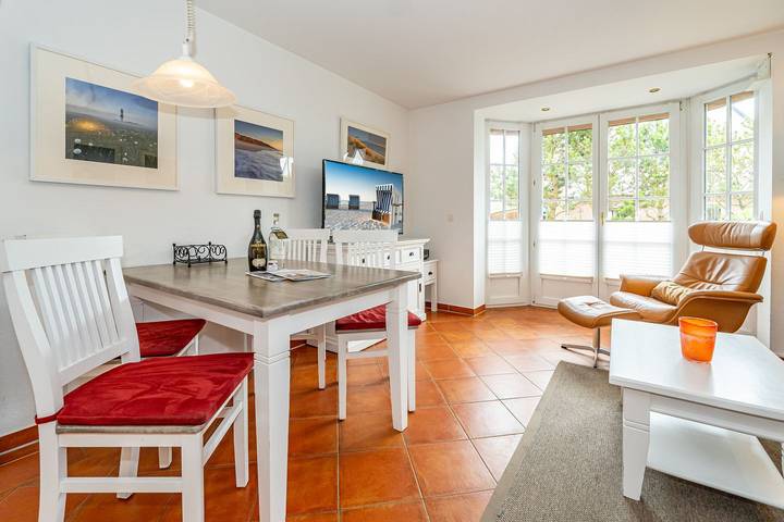 Ganze Wohnung, Ferienhaushälfte für bis 4 Personen mit Terrasse  - nur 350 m zum Strand. in Westerland, Sylt (Gemeinde)