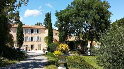 Chambre d’hôte pour 5 personnes, avec vue ainsi que jardin et piscine, adapté aux familles à Reillanne