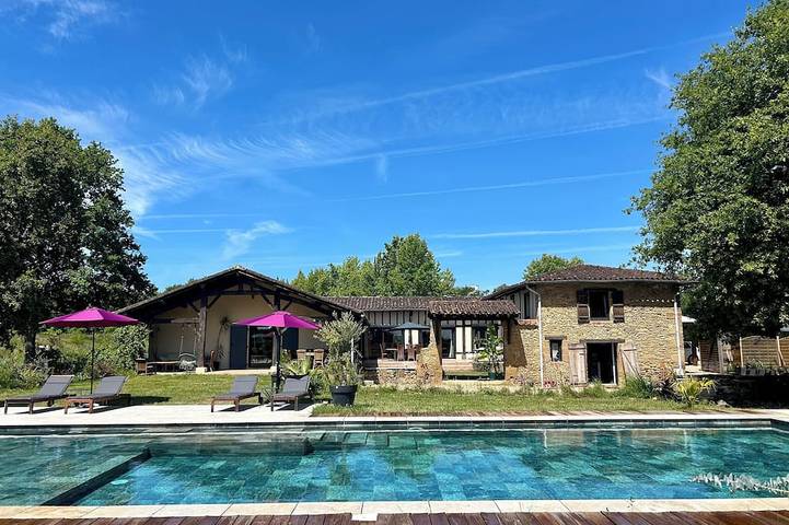 Gîte pour 15 personnes, avec terrasse et jardin dans Arthez-d'Armagnac