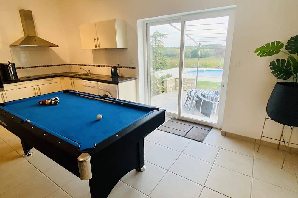 Mas du pech is a stunning and spacious Farmhouse with private heated pool in La Sauvetat-sur-Lède, Villeneuve-sur-Lot region