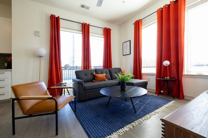 Vacation rental for 5 people, with yard and pool, kid friendly in Louisville