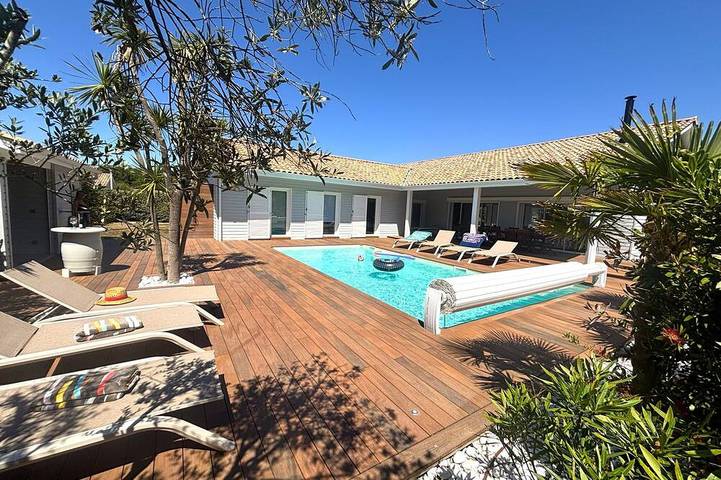 Location de vacances pour 10 personnes, avec terrasse et jardin à Vensac