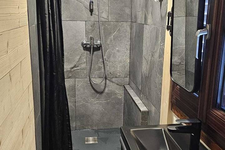 Ganze Wohnung, Apartment with two small bedrooms and a separate kitchen near the spa in Brides-les-Bains, Vanoise-Massiv