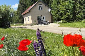 Gîte pour 5 personnes, avec terrasse et jardin à Chapelle-des-Bois