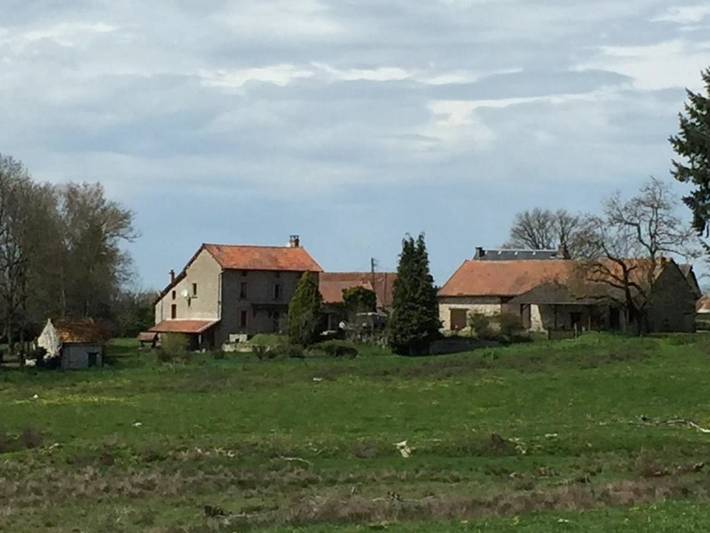 Location de vacances pour 4 personnes, avec vue ainsi que jardin et terrasse à Saint-Dizier-Leyrenne - 3