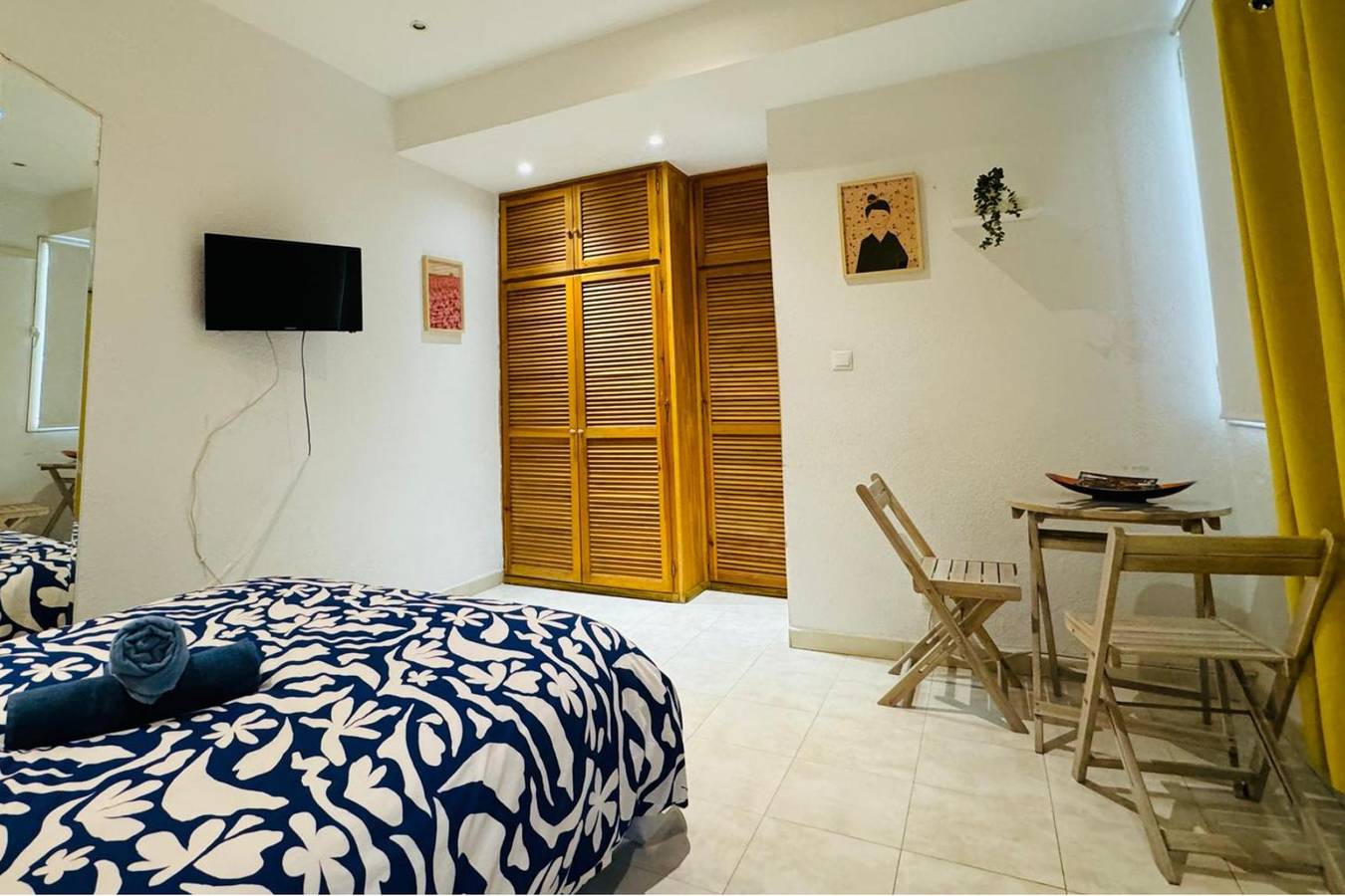 Entire holiday apartment, Zurita Apartment Sleeps 2 with Wi-Fi in Centro (Madrid), Madrid
