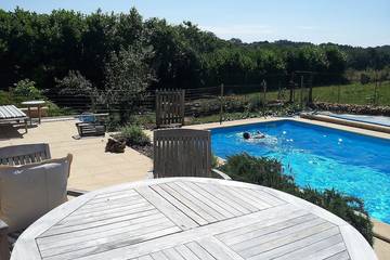 Gîte pour 4 personnes, avec jardin et balcon à Lanquais