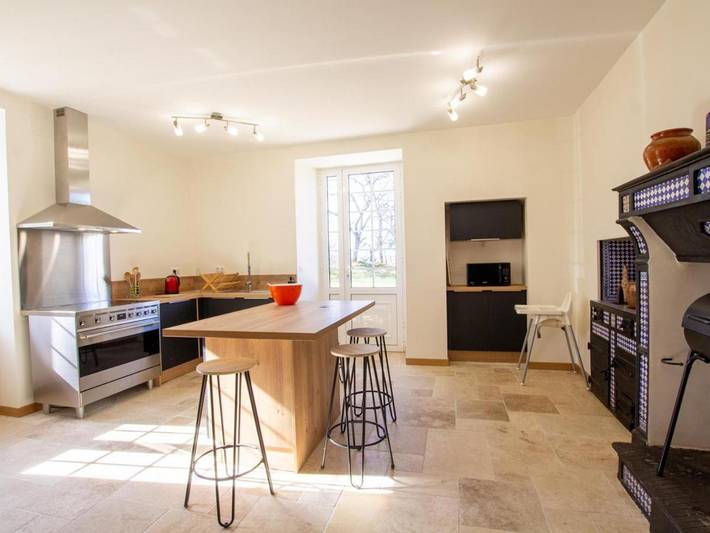 Location de vacances pour 8 personnes, avec piscine ainsi que terrasse et jardin, animaux acceptés à Savignac-les-Églises - 4