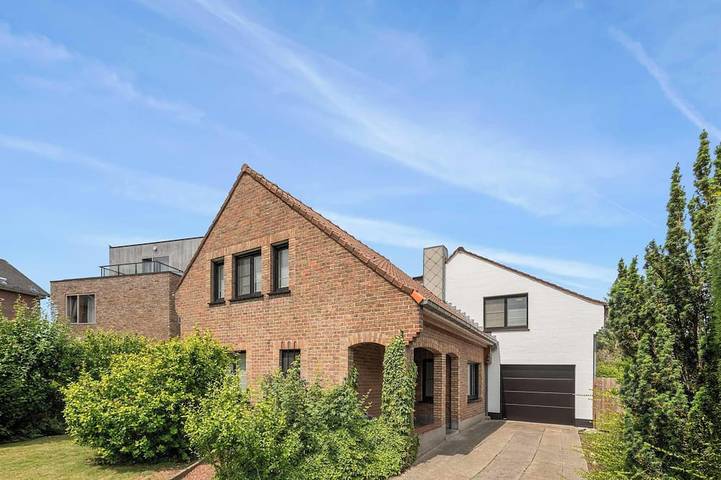 Vacation rental for 8 people, with balcony and yard in Bruges