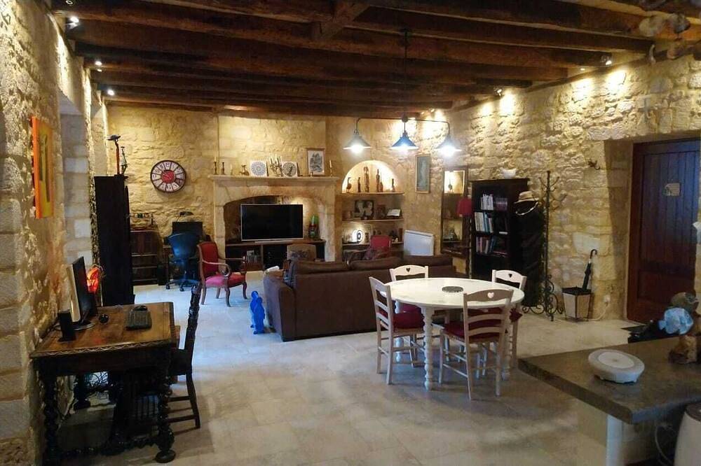 Le logis du chapelain in Domme, Périgord Noir