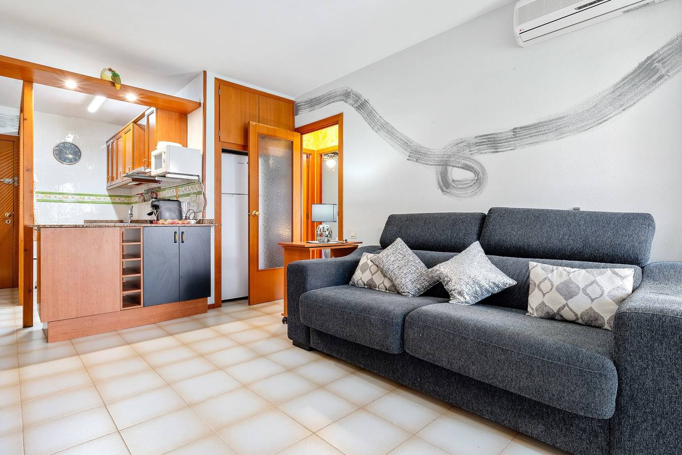 Apartamento entero, Apartamento 'Bumbai' con piscina compartida, jardín privado y aire acondicionado in Creixell, Costa Dorada