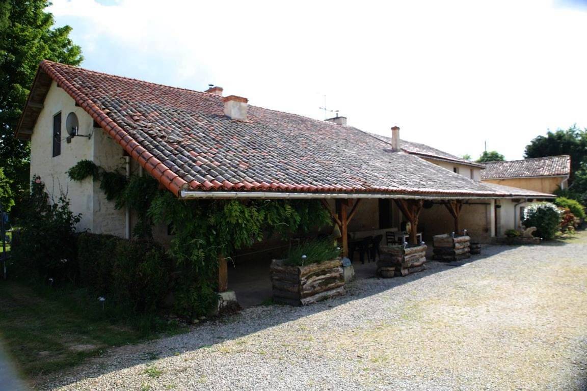 Quadruple Room with Bath in Romagne (Vienne), Vienne (France)