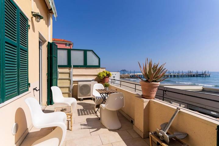 Gîte pour 5 personnes, avec vue et terrasse, animaux acceptés à Alassio - 2