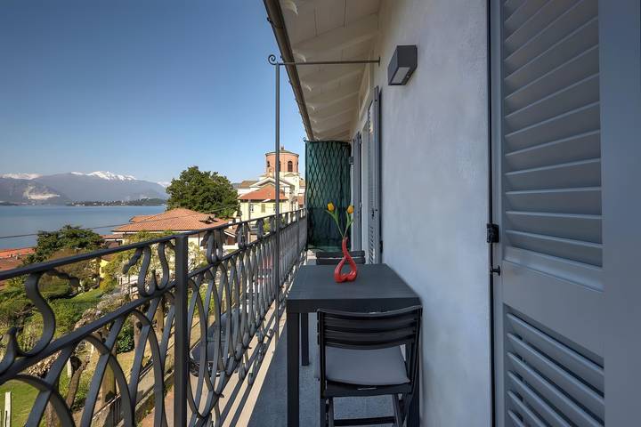 Appartamento per 4 persone, con balcone e vista lago, con animali domestici in Provincia di Varese