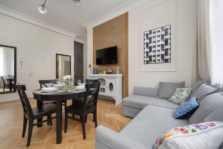 Entire apartment, Spacious Apartment | 2 Bedrooms, 500 m to Market Square in Wrocław, Lower Silesia