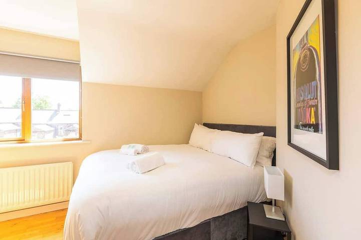 Ganze Wohnung, The Warhol - 2 bd Loft Style Ap. Ultra Fast Wifi in Belfast, Grafschaft Antrim