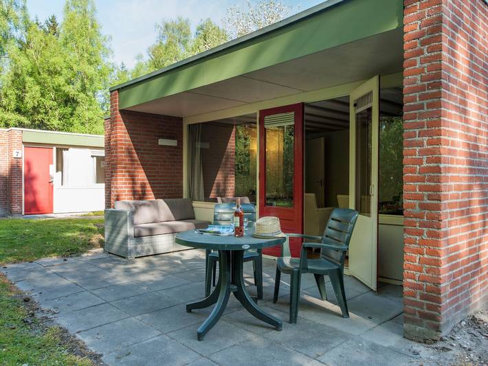 Bungalow voor 2 personen, with Terras and Tuin as well as Zwembad in Arcen