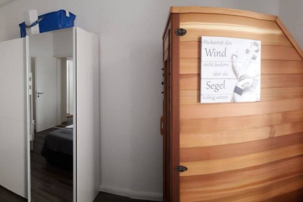 Ganze Wohnung, Krabbennest Ferienwohnung mit Whirlpool und Infrarotsauna - Krabbennest in Stadtmitte Rostock, Rostock